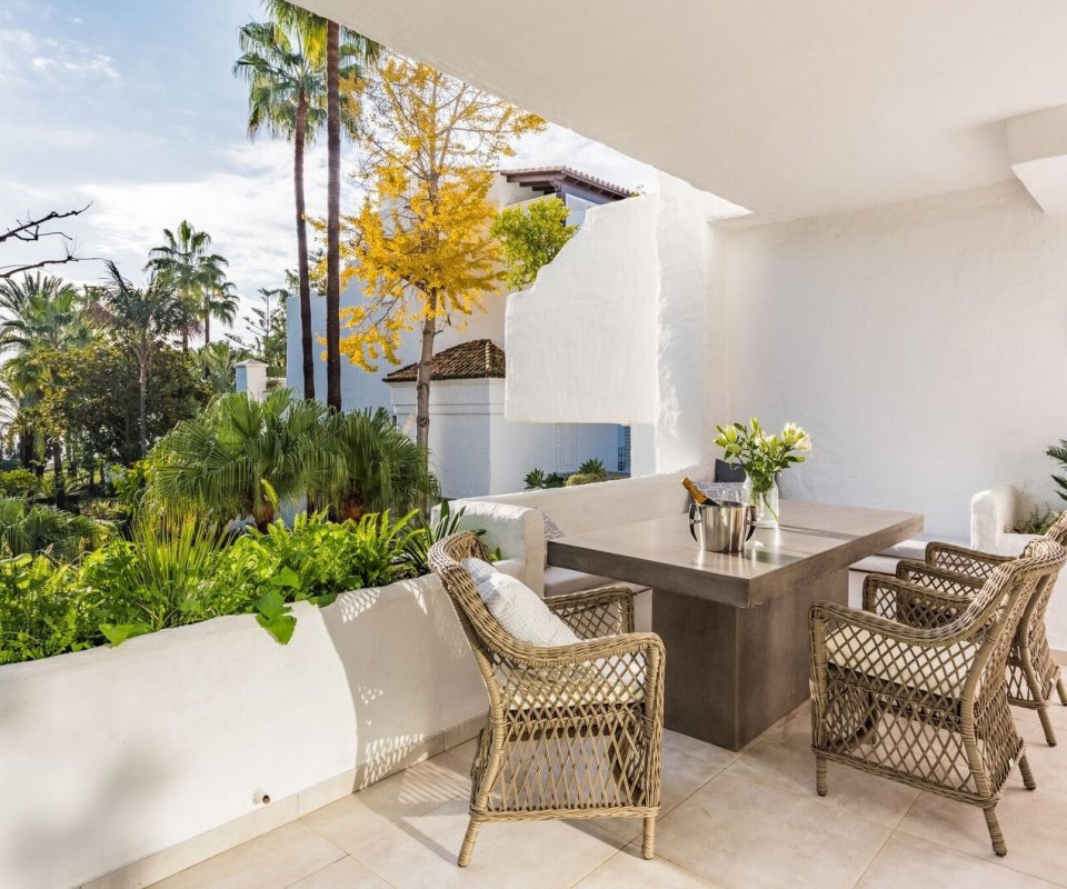 Top location, walking distance to Puerto Banus, beach and town centre