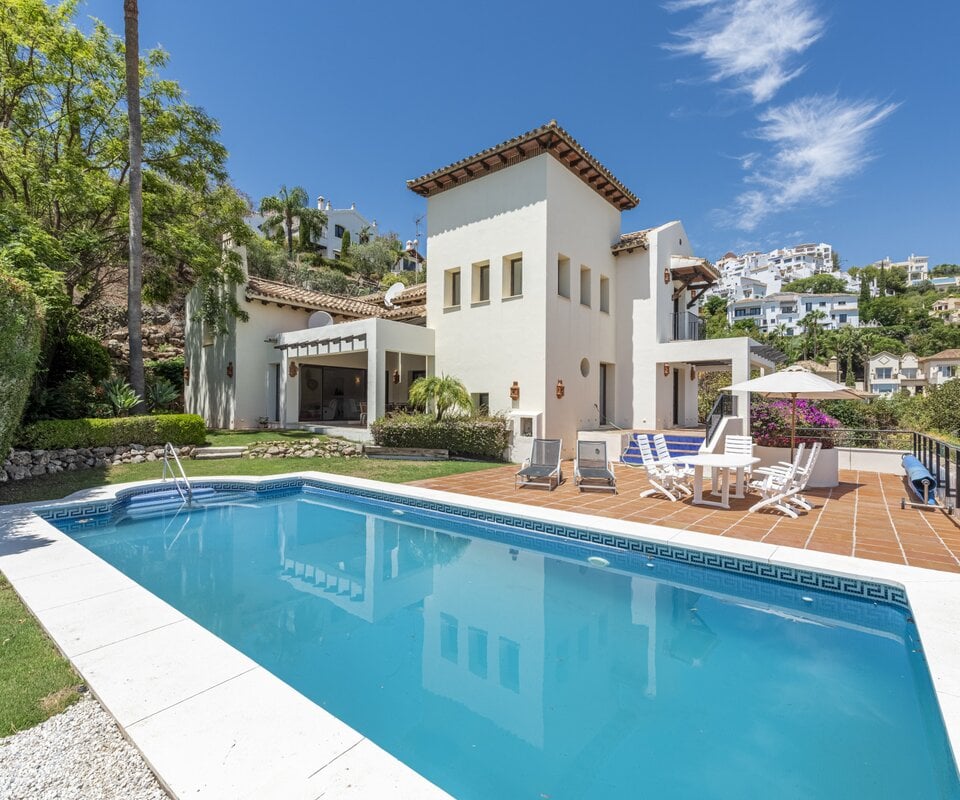 Charming villa in Los Arqueros with panoramic views