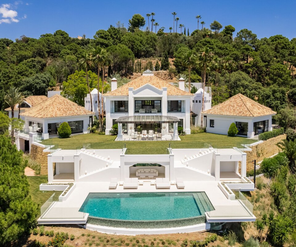 Exquisite mansion with breathtaking views on the best plot in La Zagaleta Country Club