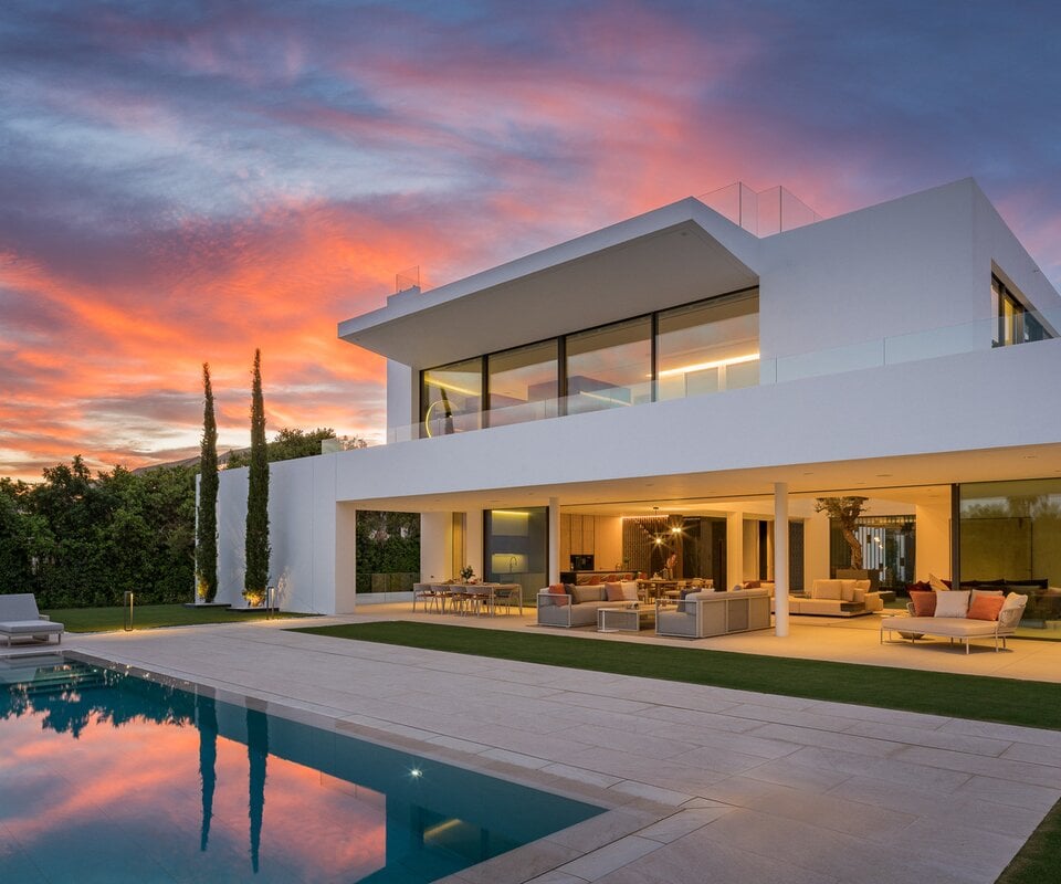 Brand-new avant-garde design villa walking distance to the beach, Puerto Banús and amenities
