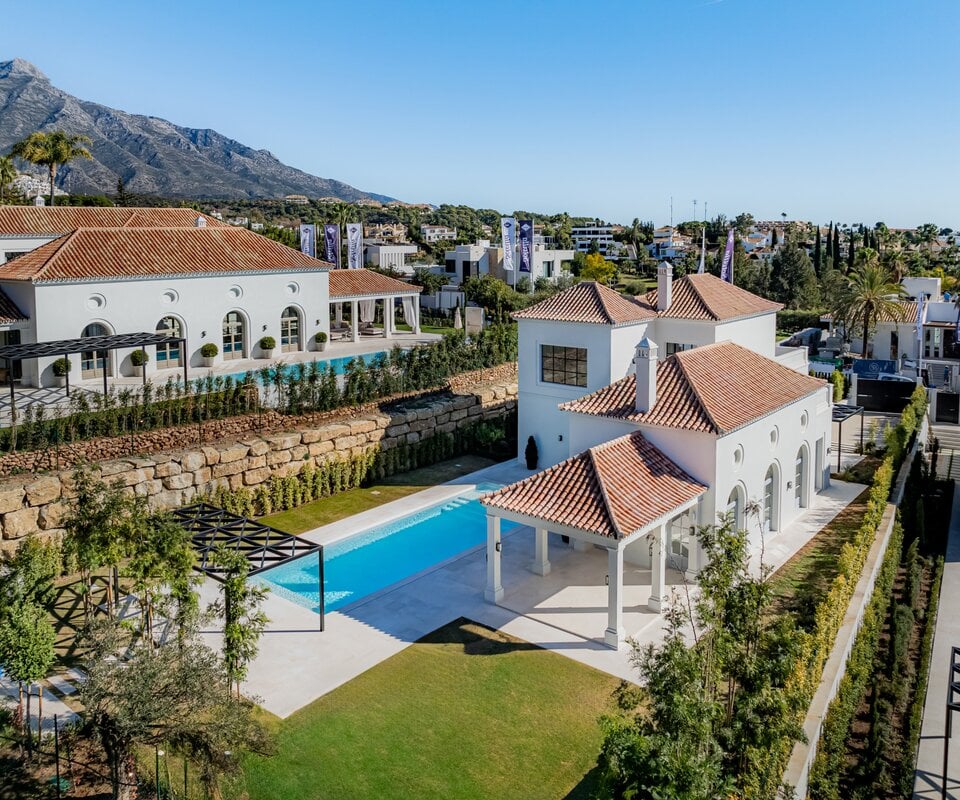 Exquisite Villa mit französisch-provenzalischer Architektur in La Cerquilla