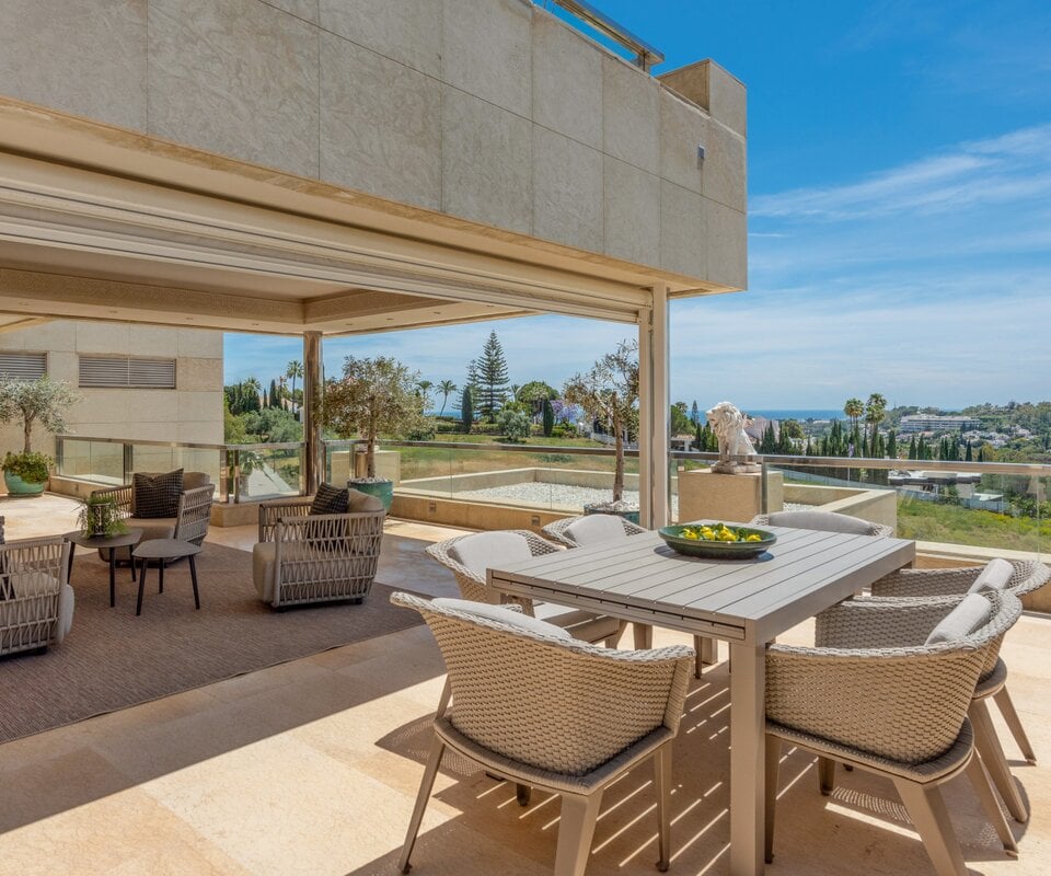Duplex penthouse with lovely views for sale in La Cerquilla, Nueva Andalucía